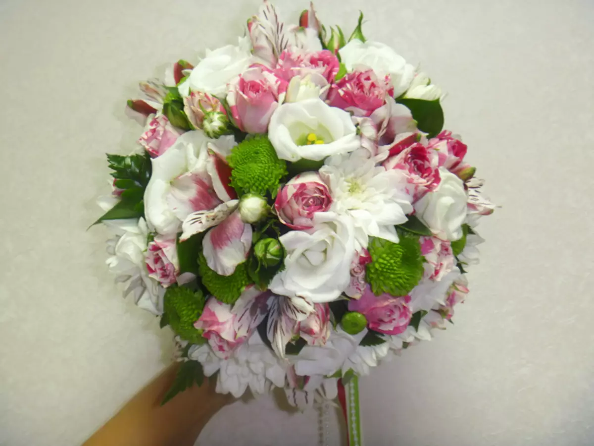 Букет невесты хризантемы и альстромерии