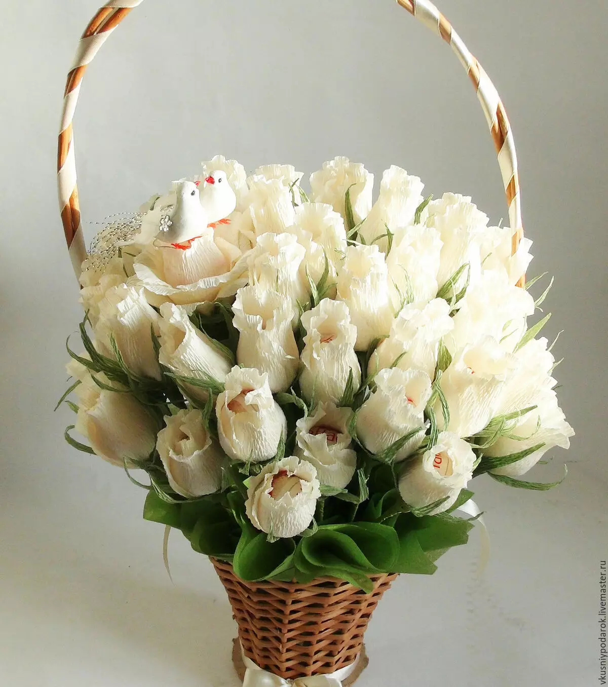 Bouquet kā dāvana kāzu jaunlaulātajiem (113 fotogrāfijas): kādi ziedi dod jauniem vecākiem un viesiem? 7987_14