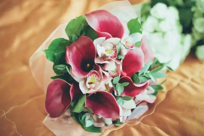 Marsala Color Bouquet para novia (62 fotos): Marsala Color Composiciones de boda en blanco combinado 7990_16