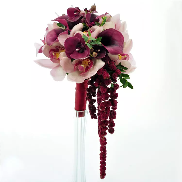 Marsala Color Bouquet para novia (62 fotos): Marsala Color Composiciones de boda en blanco combinado 7990_20