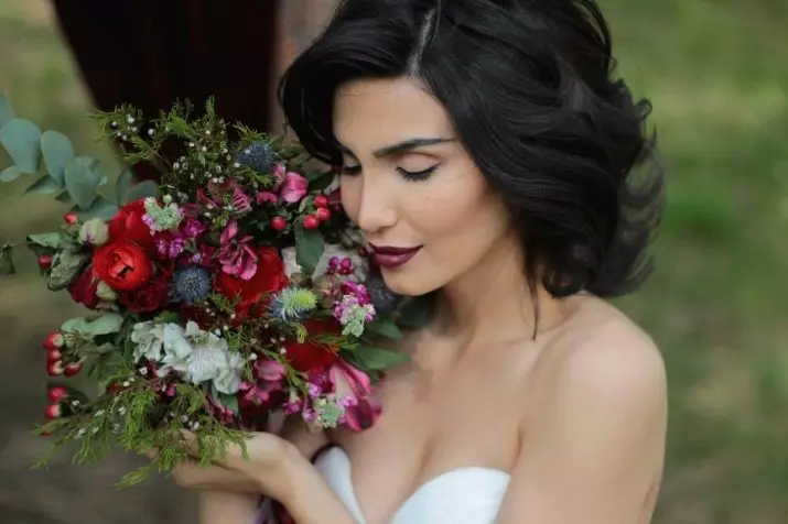 Marsala Color Bouquet para novia (62 fotos): Marsala Color Composiciones de boda en blanco combinado 7990_56