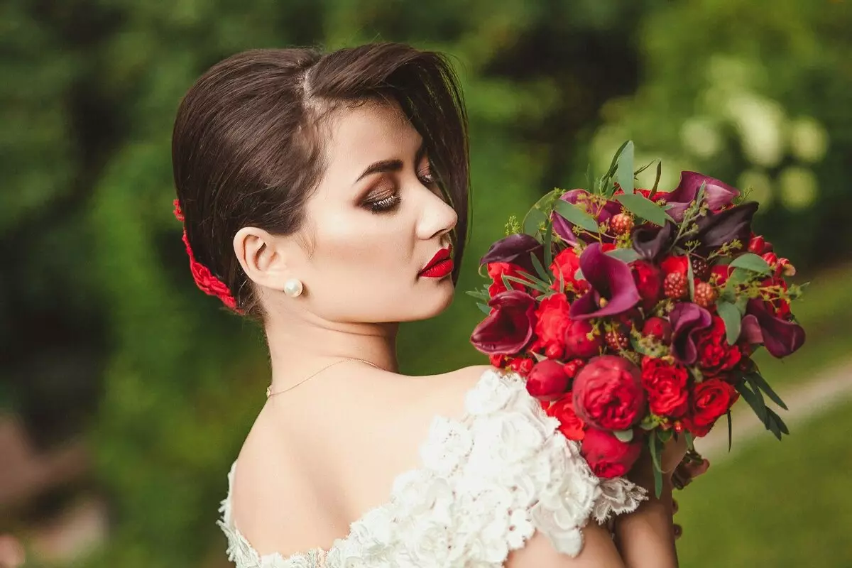 Marsala Color Bouquet voor bruid (62 foto's): Marsala Color Wedding Compositions in gecombineerd wit 7990_58