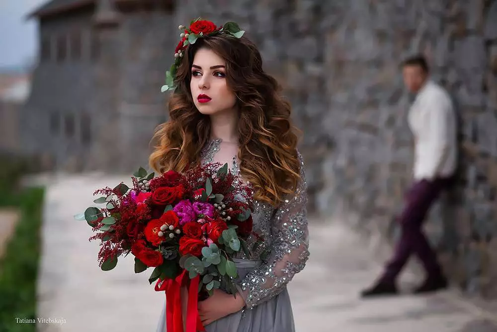 Marsala Color Bouquet para novia (62 fotos): Marsala Color Composiciones de boda en blanco combinado 7990_6