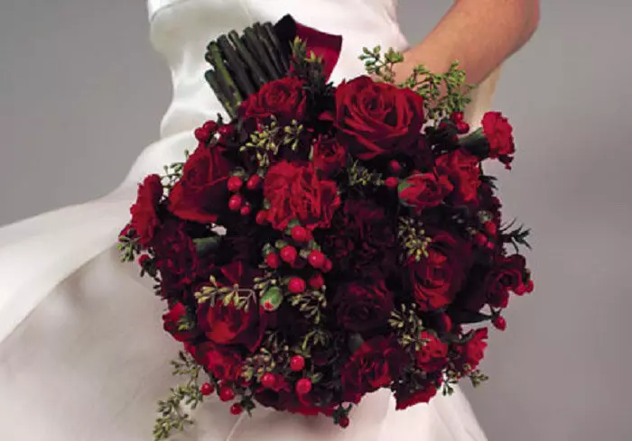 Marsala Color Bouquet voor bruid (62 foto's): Marsala Color Wedding Compositions in gecombineerd wit 7990_7