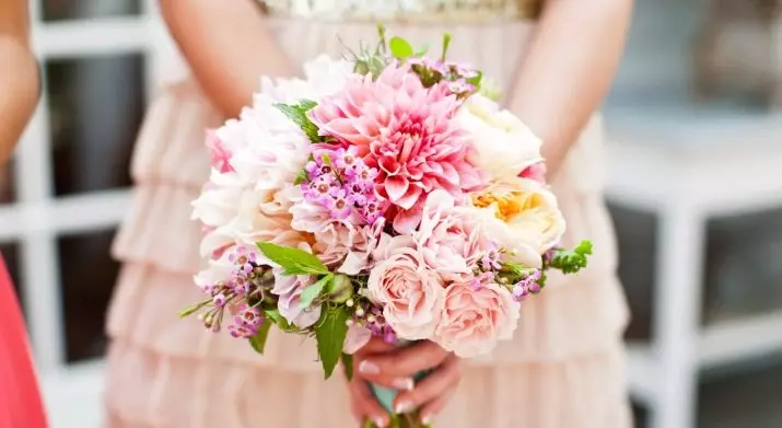 ວິທີການເຮັດ bouquet ຂອງ bridal ຈາກສີດໍາລົງຊີວິດດ້ວຍມືຂອງທ່ານເອງ? 31 ຮູບພາບວິທີການກ້າວໄປສູ່ບາດກ້າວໃນການປະກອບ bouquet wedding ທີ່ມີ Portboot? 7993_22