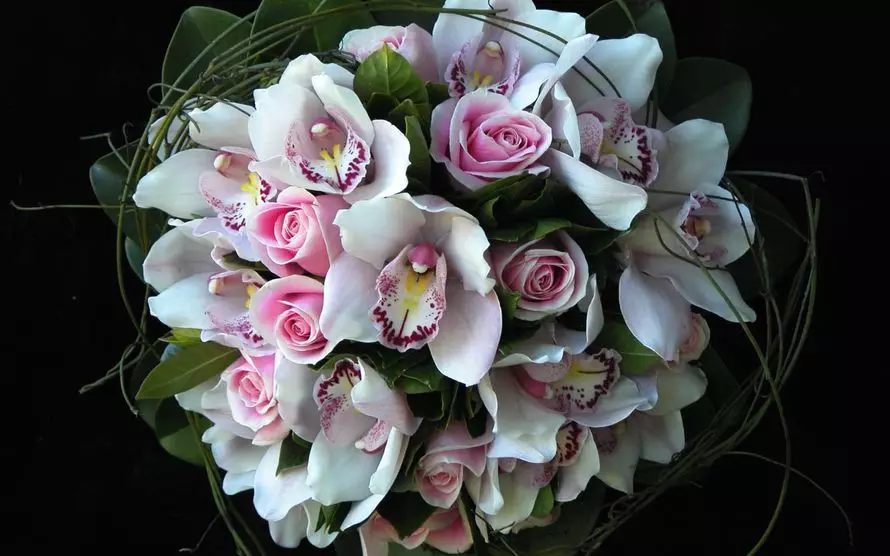 Svadbeni buket iz orhideja (49 fotografija): buketi orhideja s bijelim ružama i plavim mlinicama 7998_13