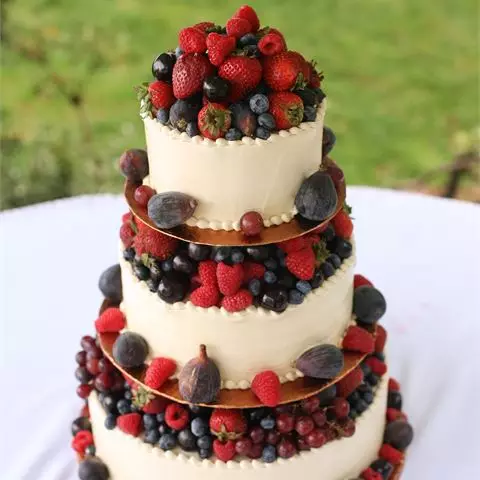 Фруктовий букет на весілля (44 фото): вибираємо весільний букет нареченої з ягодами, овочами та квітами 7999_14