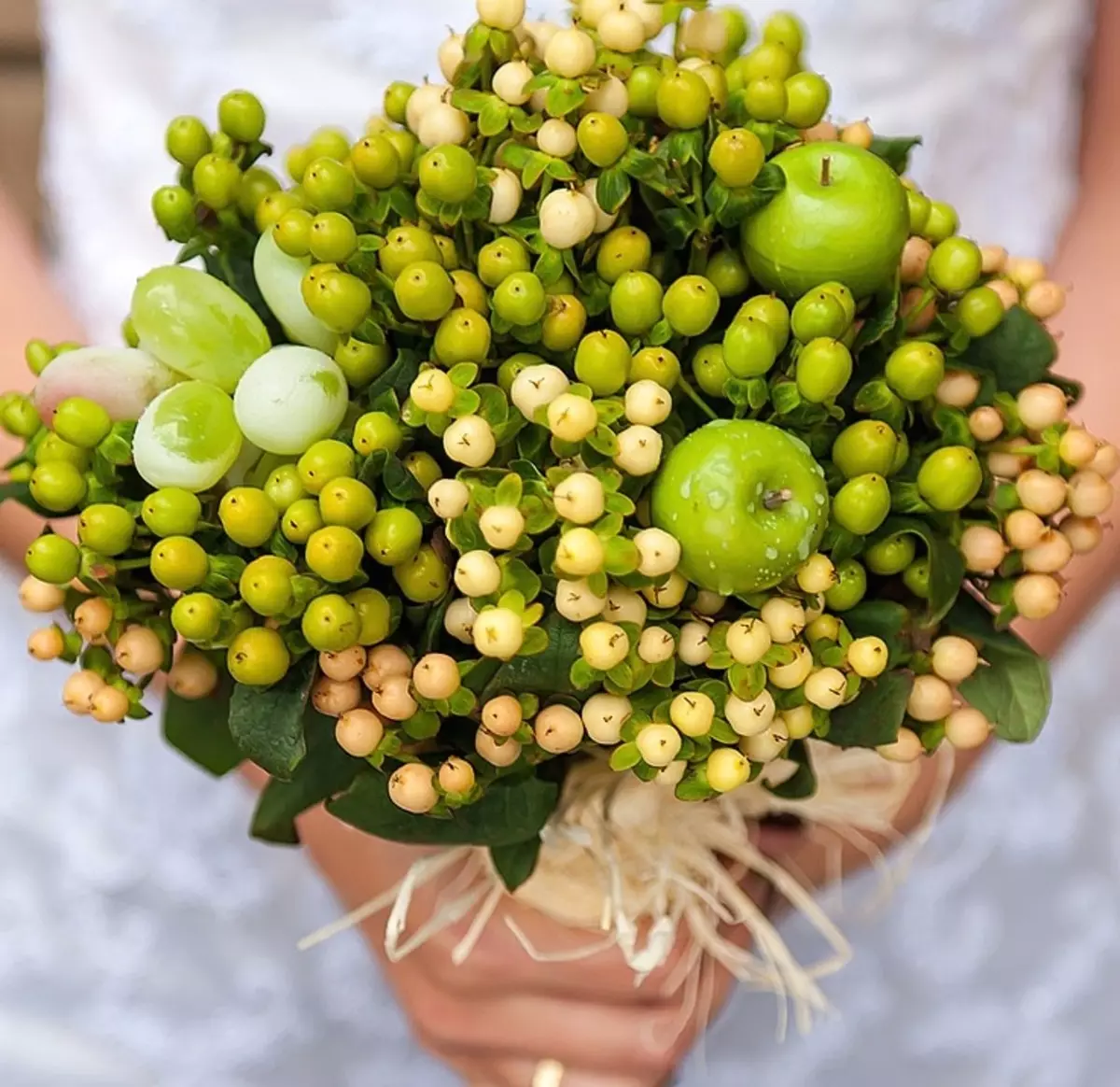 Овошен букет за свадба (44 фотографии): Изберете букет свадба букет со бобинки, зеленчук и цвеќиња 7999_4