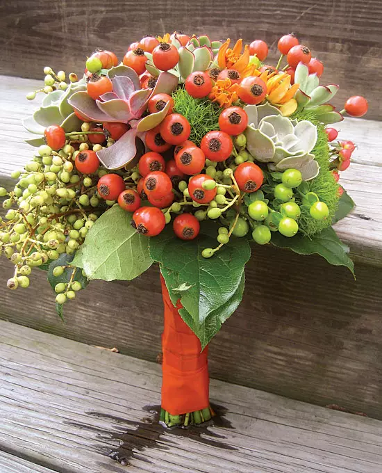 Овошен букет за свадба (44 фотографии): Изберете букет свадба букет со бобинки, зеленчук и цвеќиња 7999_44