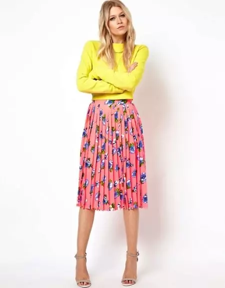 What to wear a pleated skirt below the knee? Images with the skirt of Plears. What shoes to wear with midi skirt? Luke with blue, gray and other skirts 799_65