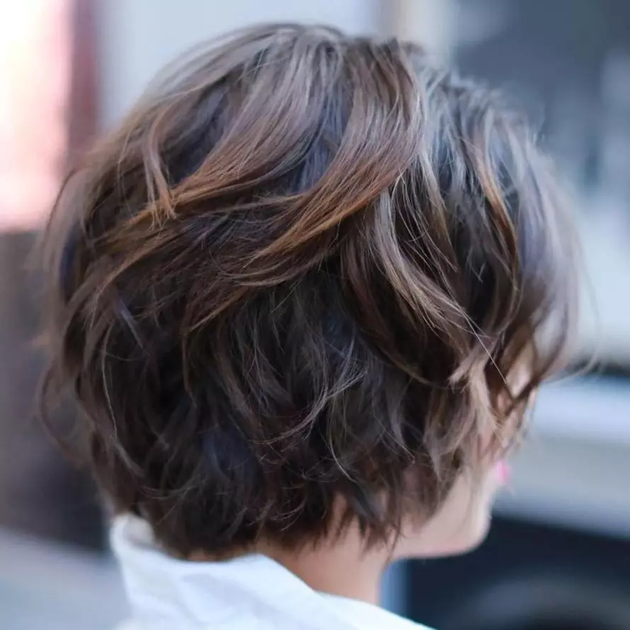 Cắt tóc thời trang nữ 2021 (58 ảnh): Xu hướng hiện đại và cắt tóc mới lạ cho phụ nữ 79_18