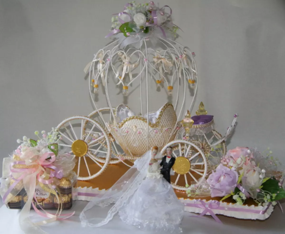 Candy puokštė ant vestuvių (60 nuotraukų): originalios vestuvių saldainių kompozicijos nuotakos 8000_48