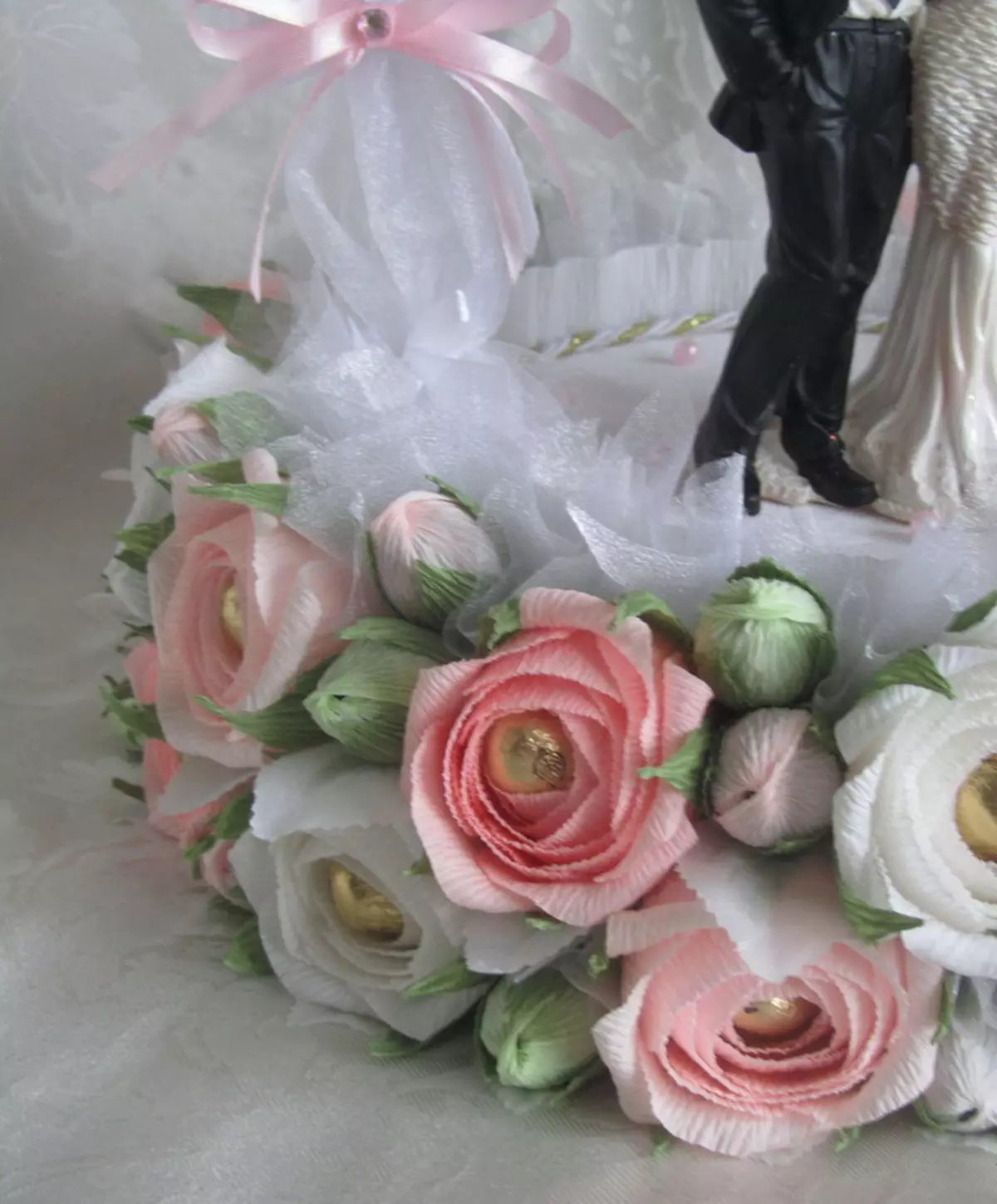 Bukiet cukierków na weselu (60 zdjęć): oryginalne ślubne kompozycje cukierków dla panny młodej 8000_5