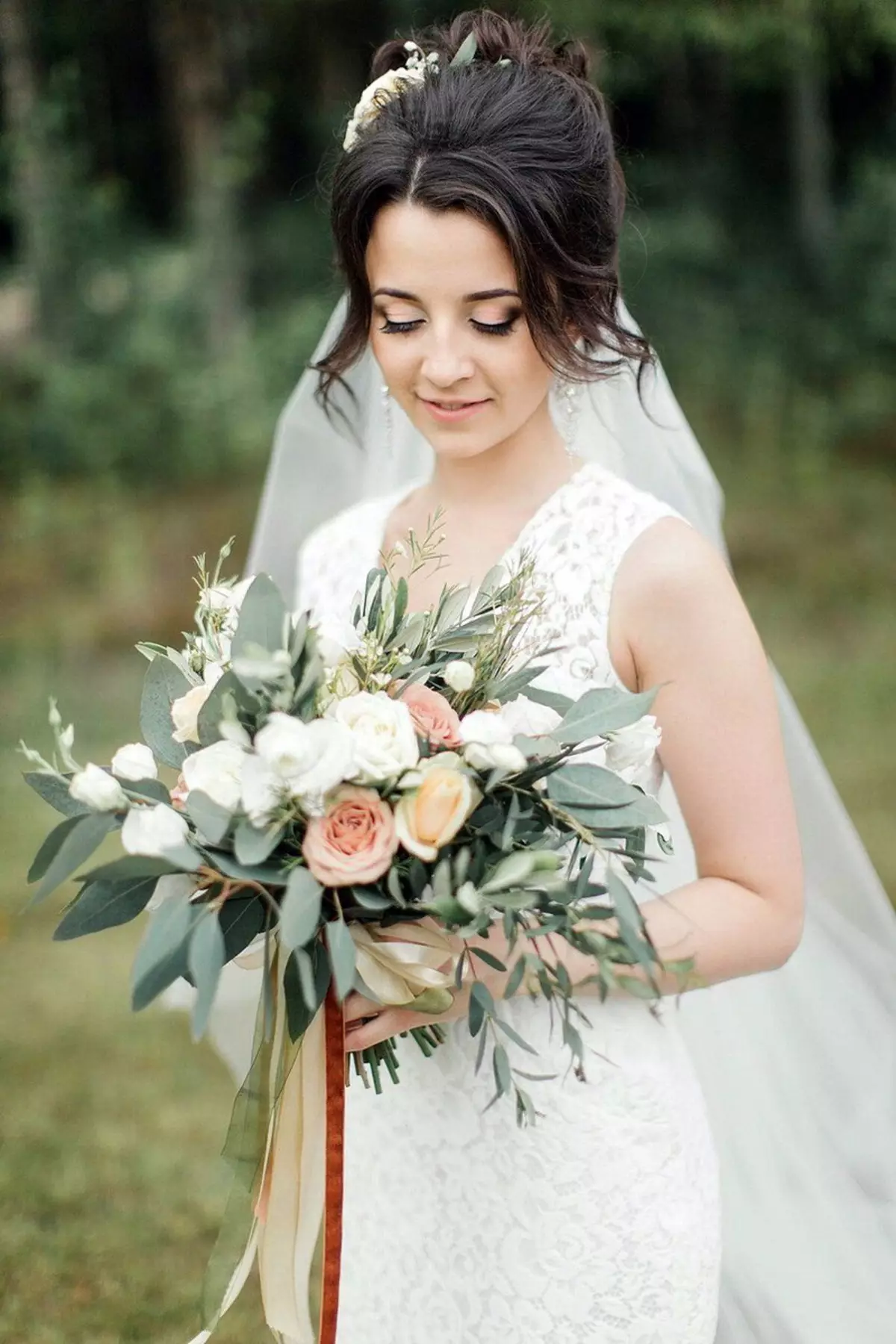Букет нареченої «Растрепиш» (43 фото): весільний розпатланий букет білого і винного кольору 8004_6