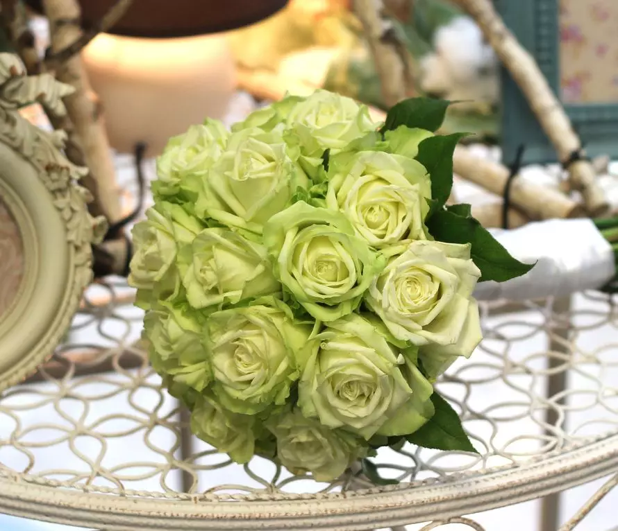 新娘花束玫瑰（74张）：婚礼作品由玫瑰制成与白色eustomas，蓝色弗雷酸和红色盛门 8005_26