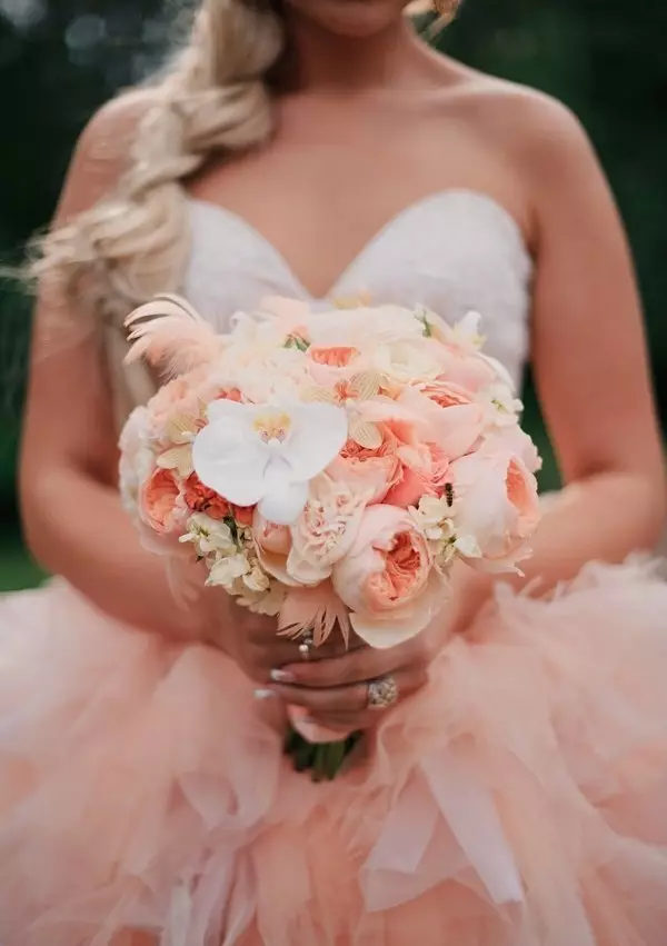 Bridal boeket (74 foto's): Wedding Gearstallingts makke fan roazen mei wite Eustomas, blauwe freesies en reade alstromerijen 8005_52