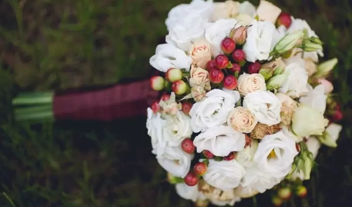 Poročna šopek vrtnic (74 fotografij): Poročne kompozicije iz vrtnic z belimi Eustomas, modrimi freesies in rdečimi altromerji 8005_66