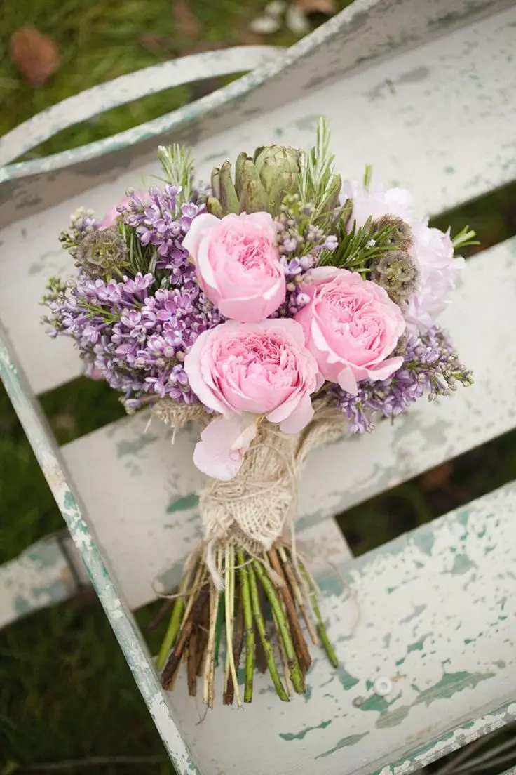 Bridal Bouquet vu pionesche Rosen (53 Fotoen): Wielt eng Hochzäit Bouquet mat pionesche Rosen, wäisse Mills a rout Hydrangas 8007_28