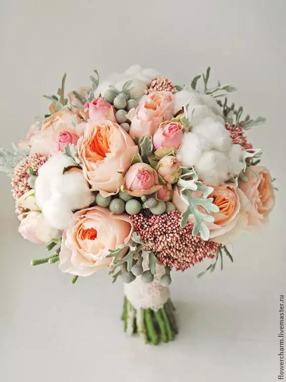 Bridal Bouquet vu pionesche Rosen (53 Fotoen): Wielt eng Hochzäit Bouquet mat pionesche Rosen, wäisse Mills a rout Hydrangas 8007_3