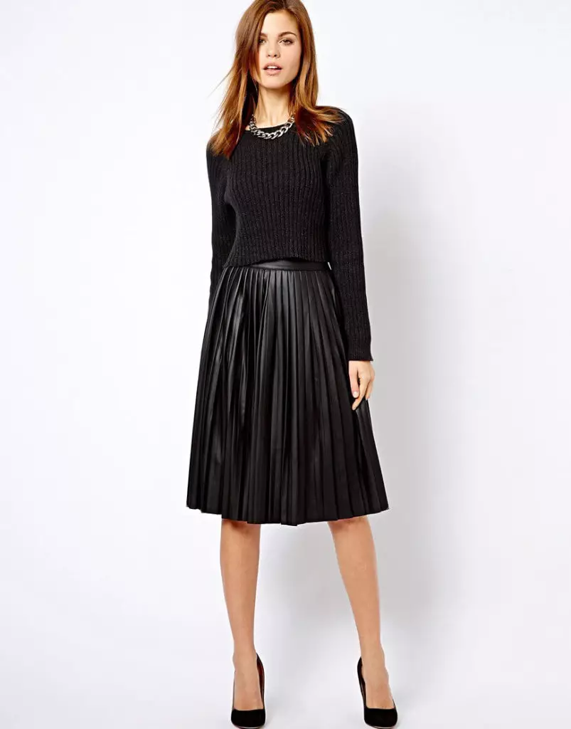 Tries kožené sukne: Čo nosiť skladanú ekologickú sukňu? Obrázky s čiernou a hnedou umelou kožou sukne 800_13