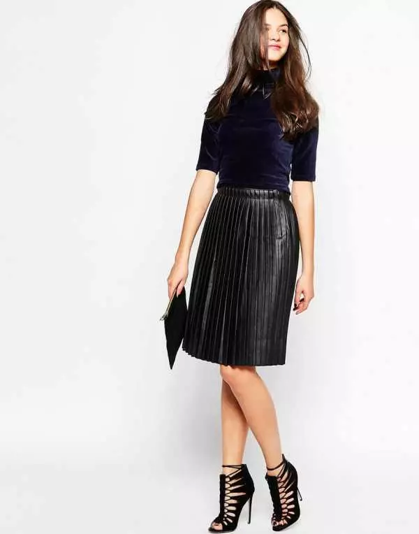 Plears leather skirts: Ano ang magsuot ng pleated eco-piece skirt? Mga imahe na may itim at kayumanggi artipisyal na skirts ng balat 800_14