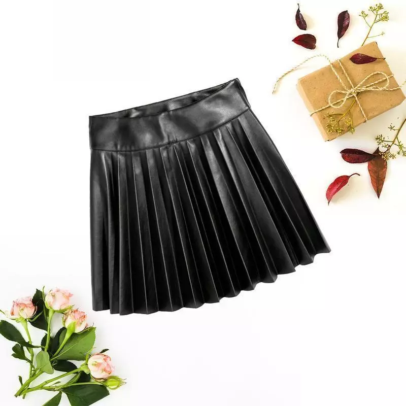 Plears leather skirts: Ano ang magsuot ng pleated eco-piece skirt? Mga imahe na may itim at kayumanggi artipisyal na skirts ng balat 800_24