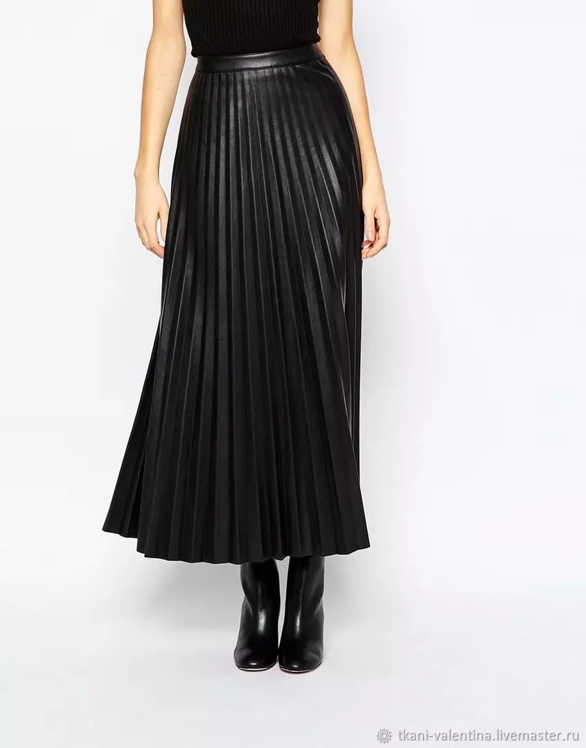 Plerovi kožne suknje: Što nositi nabrane ekološke suknje? Slike s crnim i smeđim umjetnim kožnim suknjama 800_33