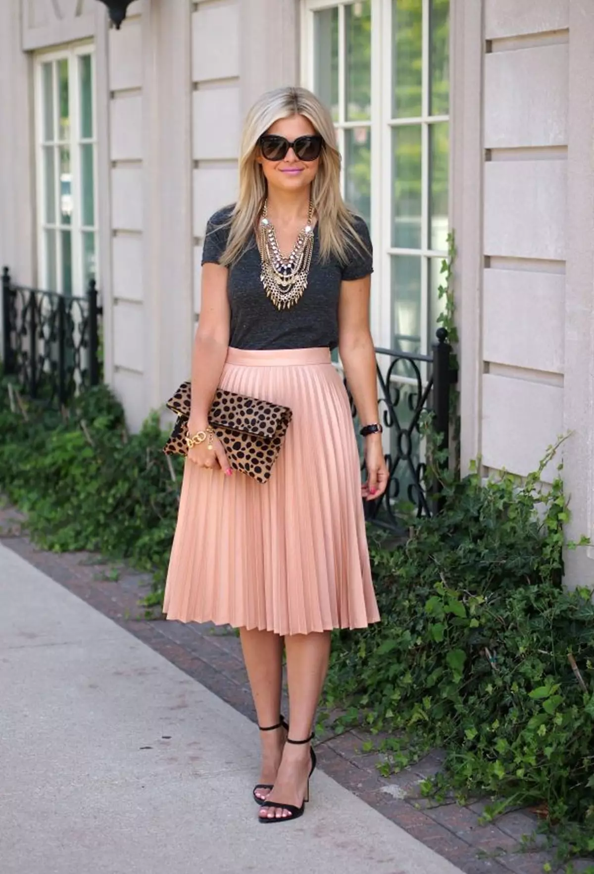 Placs Skirt Kulit: Apa yang perlu dipakai Rok Eco-Piece Pleated? Imej dengan skirt kulit tiruan hitam dan coklat 800_47