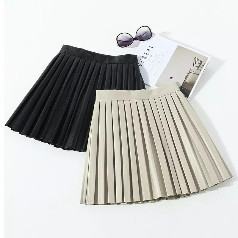 Plear læder nederdele: Hvad skal man bære plettet økologisk nederdel? Billeder med sorte og brune kunstige hudkjoler 800_52