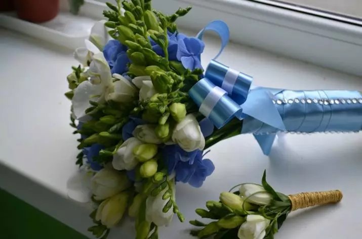 Bouquet Bridal ແລະ Groom Boutonniere (29 ຮູບພາບ): ເລືອກຊຸດແຕ່ງງານ. ວິທີການປະສົມປະສານກັບ boutonniere ແລະ bouquet ໃນງານແຕ່ງດອງ? 8011_14