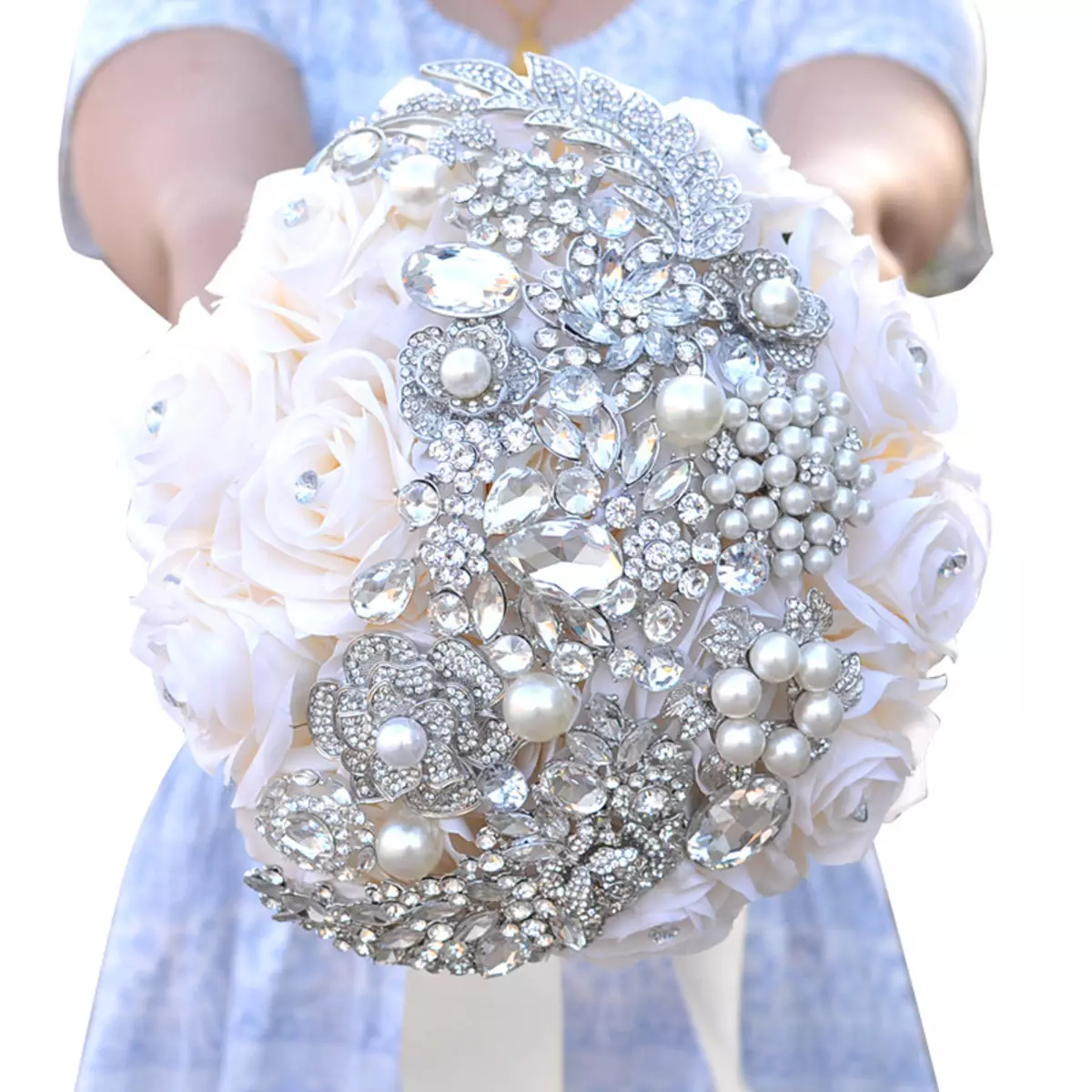 Bridal Bouquet in Groom Boutonniere (29 fotografij): Izberite poročni komplet. Kako združiti boutonniere in šopek na poroki? 8011_22