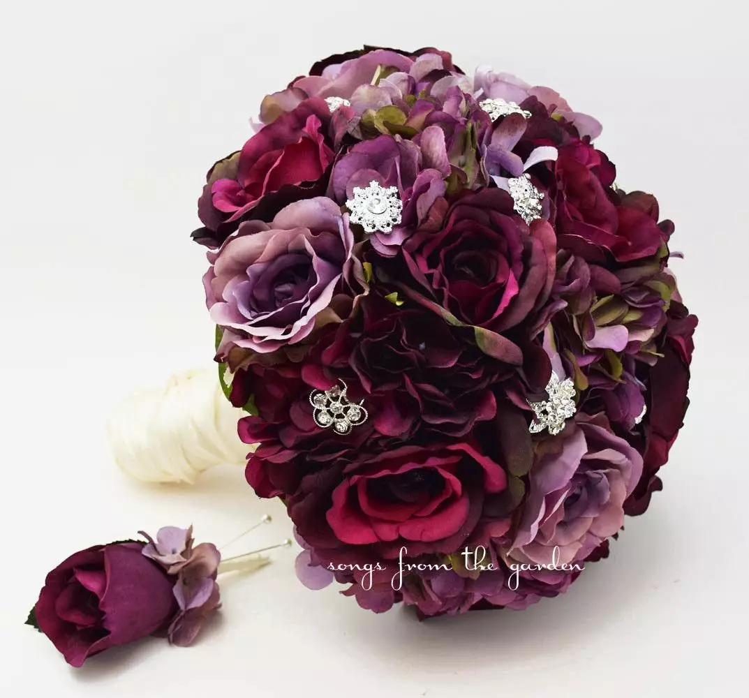 Bouquet Bridal e Groom Boutonniere (29 foto): Scegli un kit da sposa. Come combinare il boutonniere e un bouquet al matrimonio? 8011_5