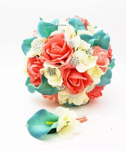 Bouquet Bridal ແລະ Groom Boutonniere (29 ຮູບພາບ): ເລືອກຊຸດແຕ່ງງານ. ວິທີການປະສົມປະສານກັບ boutonniere ແລະ bouquet ໃນງານແຕ່ງດອງ? 8011_8