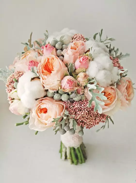 모란의 결혼식 꽃다발 (108 사진) : 흰색 수문과 빨간 칼라와의 조합, 결혼식 꽃다발의 부르고뉴, 라일락 및 자주색 꽃의 조합 8013_82