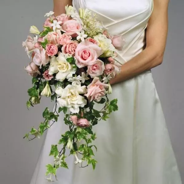 Cascade Bridal Bouquet (49 myndir): Wedding Bouquet Cascade frá Long Hanging Roses og Orchids 8018_19