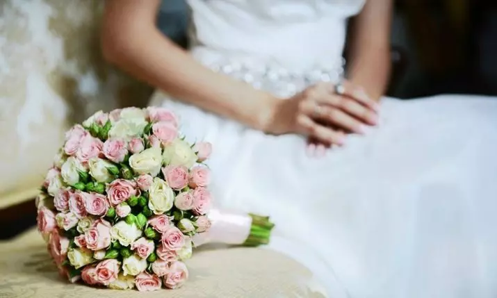 Buchet de mireasă cu mâinile lor (65 de fotografii): Cum să faci un buchet de nuntă de trandafiri Bush, bani și fructe în sine pas cu pas? 8020_15