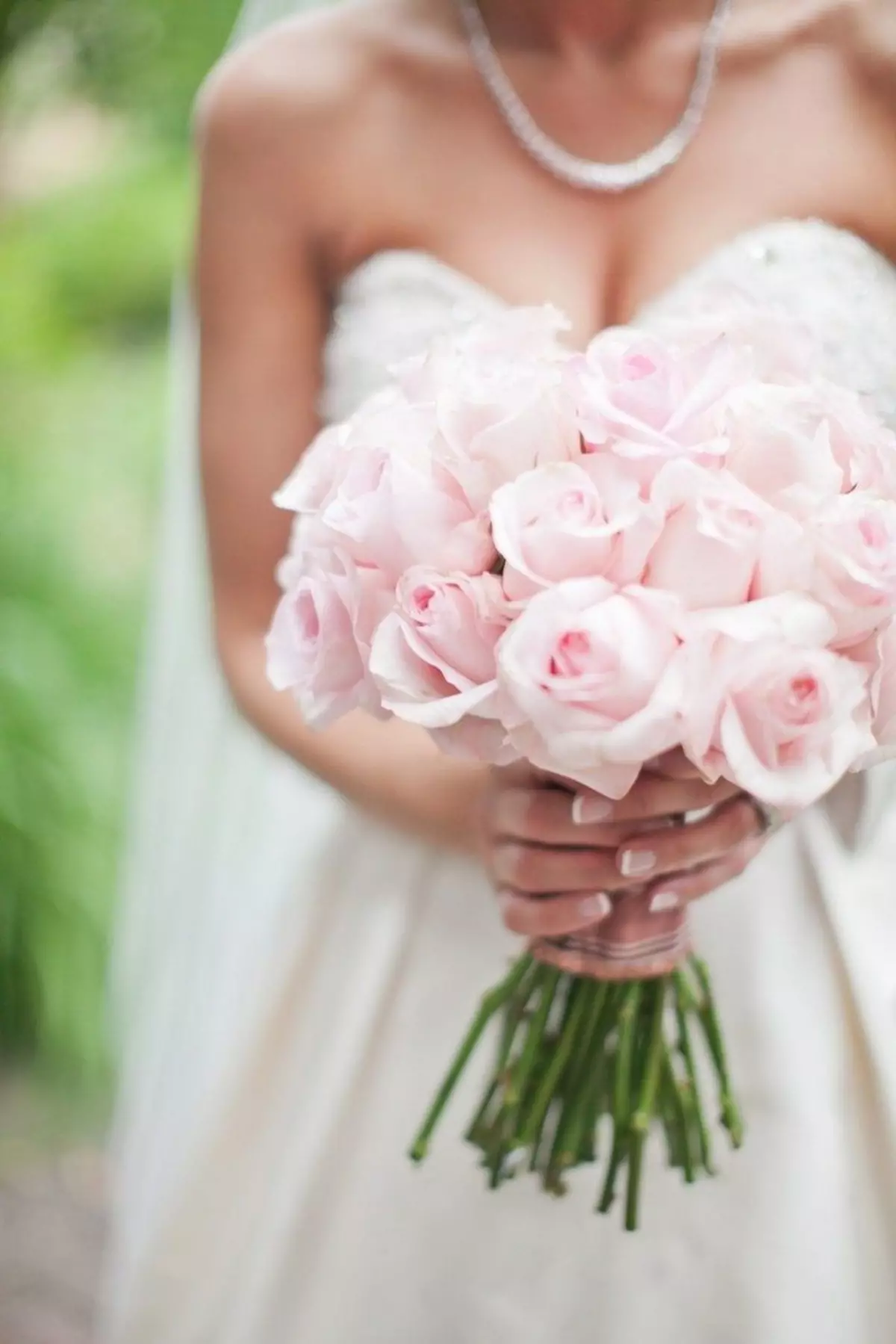 Bridal Bouquet dengan tangan mereka sendiri (65 foto): Cara Membuat Karangan Pernikahan Bush Mawar, Uang dan Buah itu sendiri Langkah demi Langkah? 8020_20