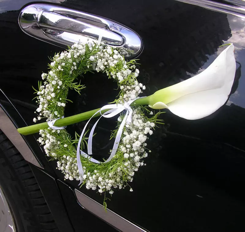 Bridal bouquet na aka ha (25 foto): esi mee ka ihe agbamakwụkwọ nke ohia Roses, ego na nkpuru n'onwe ya n 'isi? 8020_44