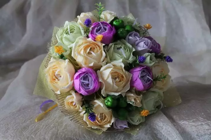 Bridal Bouquet dengan tangan mereka sendiri (65 foto): Cara Membuat Karangan Pernikahan Bush Mawar, Uang dan Buah itu sendiri Langkah demi Langkah? 8020_47