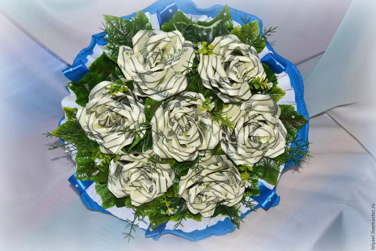 باقة الزفاف بأيديهم (65 صورة): كيفية صنع باقة زفاف من الورود بوش، المال والفواكه نفسها خطوة بخطوة؟ 8020_54