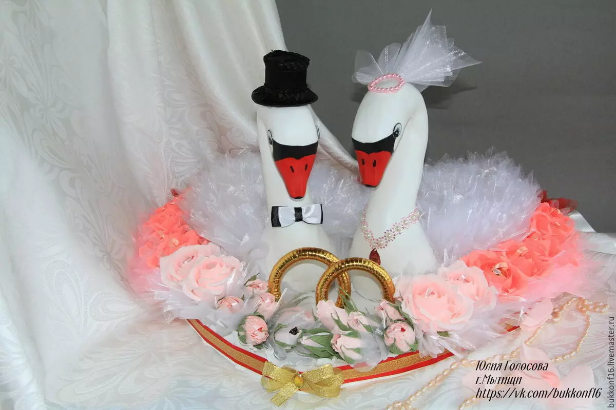 Divertido agasallos de voda (34 fotos): Cales son os elementos divertidos e divertidos para dar recén casados? Draws orixinais 8028_11