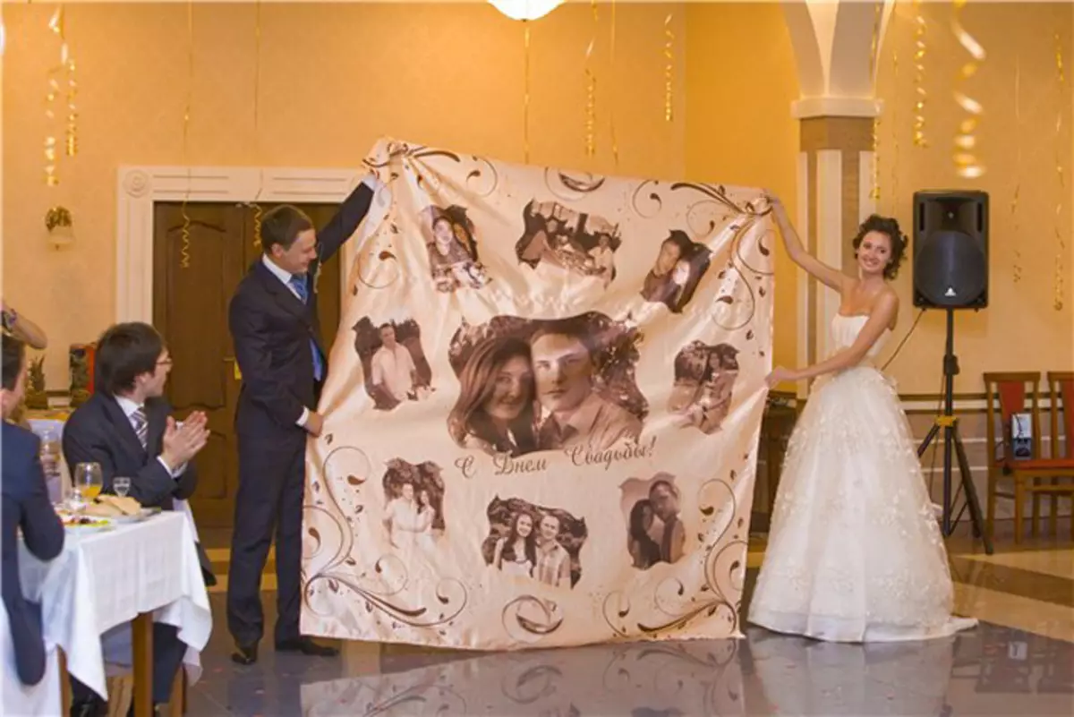 Hadiah perkahwinan lucu (34 foto): Apakah barangan komik dan lucu untuk memberi pengantin baru? Cabutan asal. 8028_4