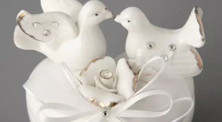 Gaver til gæster på brylluppet fra Newlyweds: Ideerne om originale bryllupsuvenirer fra bruden og brudgommen 8042_13