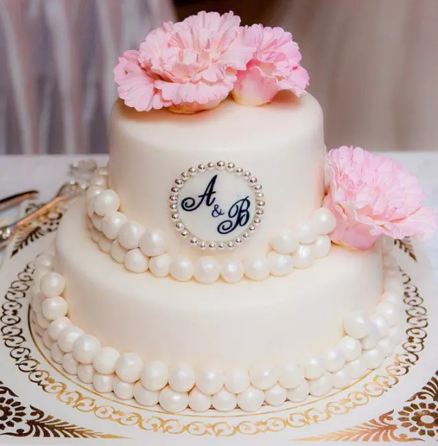 Kage i 10 års bryllupper (20 billeder): Vælg kølige kager på et rosa jubilæum eller på tin jubilæet med påskrifter 8061_14
