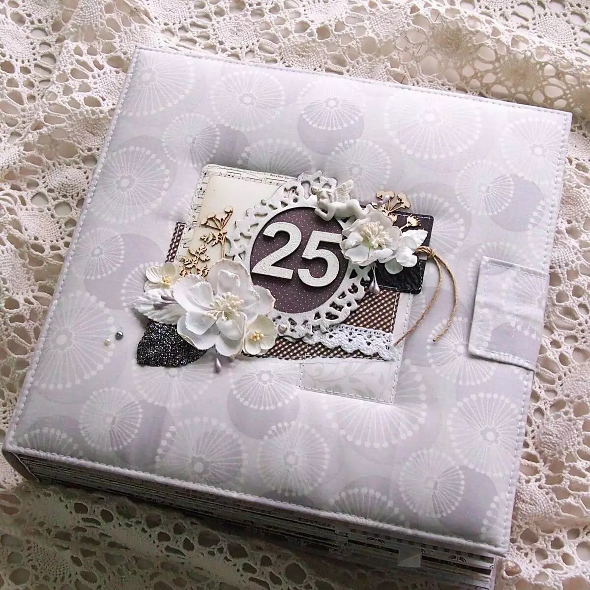 Poklon za srebrno vjenčanje: Šta je original i jeftin davati rođacima na godišnjici od 25 godina? 8101_4