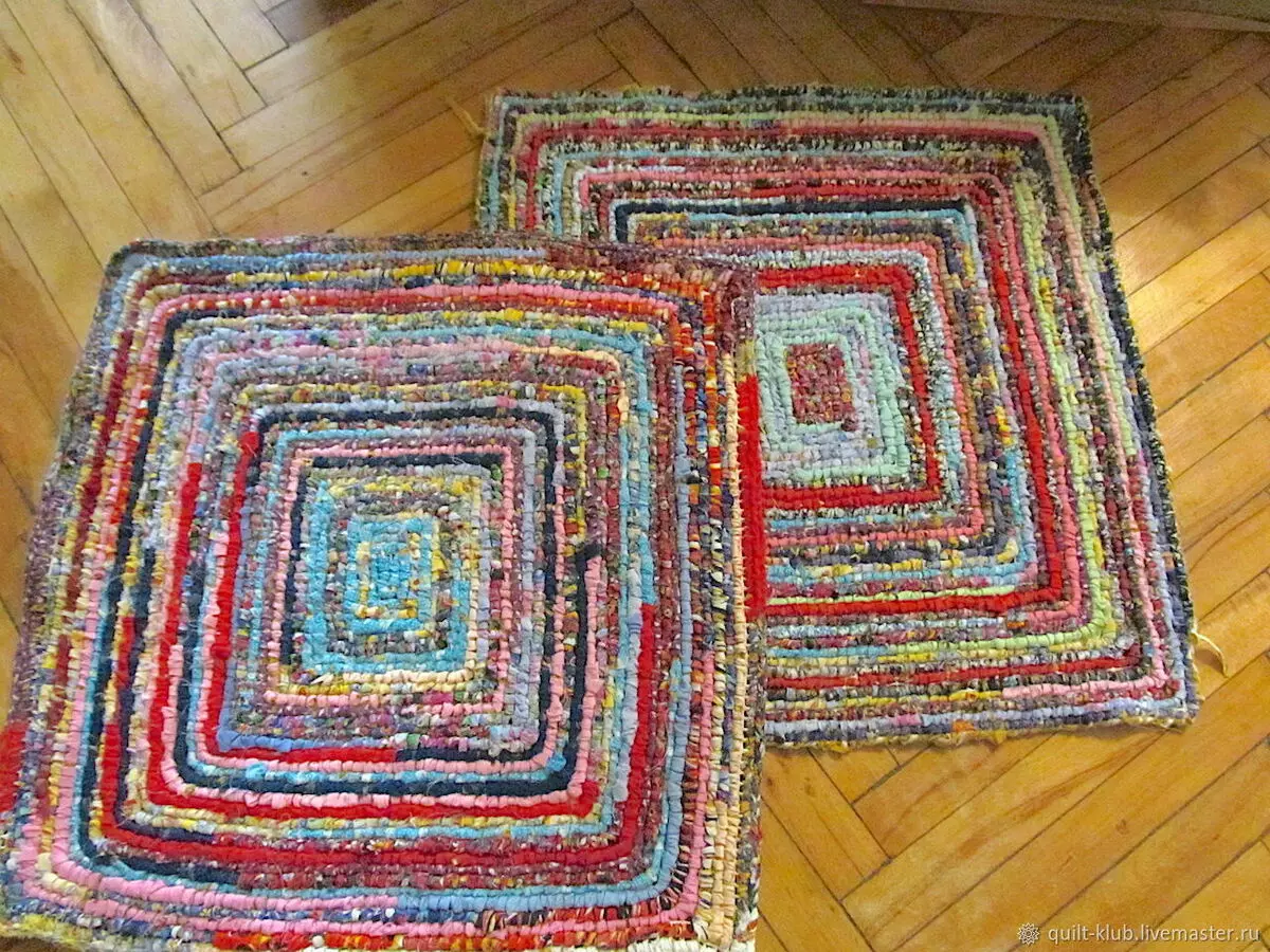 סרוגה סרוגה שטיחים מ טלאים: איך לקשור את הידיים שלך שטיח על הרצפה של טלאים טלאים בסגנון של טלאים, עגול ומודלים כפרי 8165_5