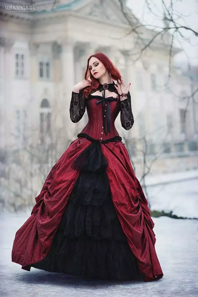 Gooti kleidid: Lolita stiilis, mustad pulmakleidid ja lühikese korsetiga lõpetamisel. Ilus näited õhtuse varustus 819_10