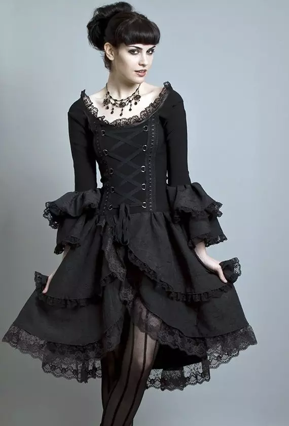 Gooti kleidid: Lolita stiilis, mustad pulmakleidid ja lühikese korsetiga lõpetamisel. Ilus näited õhtuse varustus 819_2