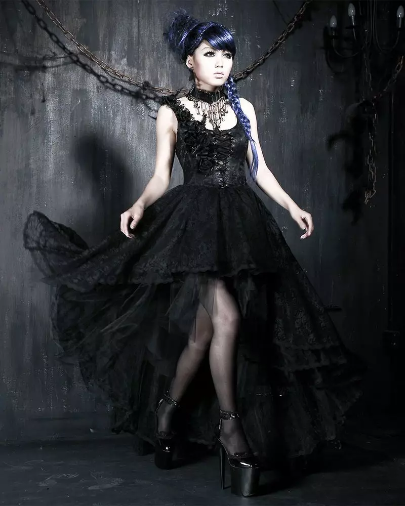 Gooti kleidid: Lolita stiilis, mustad pulmakleidid ja lühikese korsetiga lõpetamisel. Ilus näited õhtuse varustus 819_26