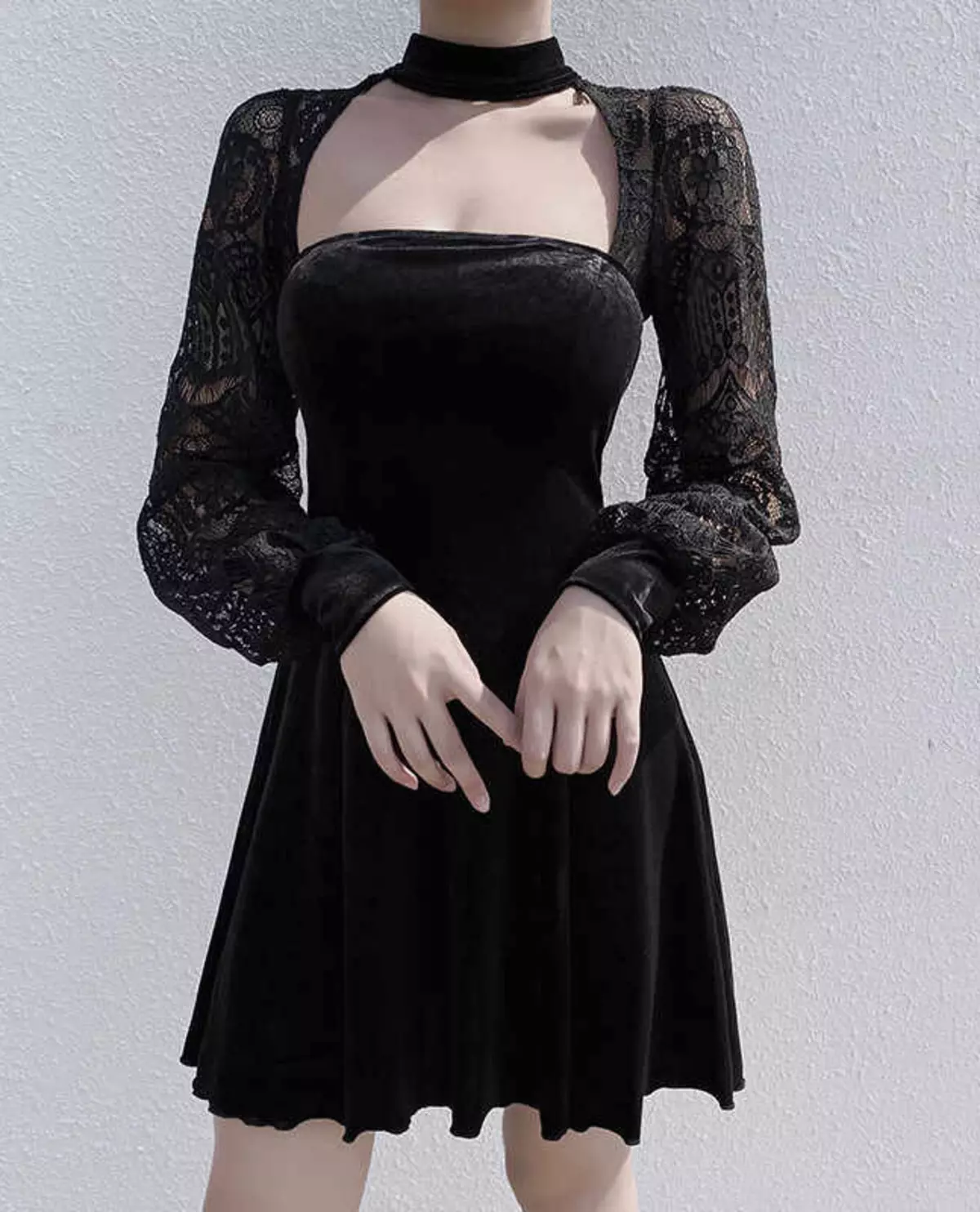 Gooti kleidid: Lolita stiilis, mustad pulmakleidid ja lühikese korsetiga lõpetamisel. Ilus näited õhtuse varustus 819_3
